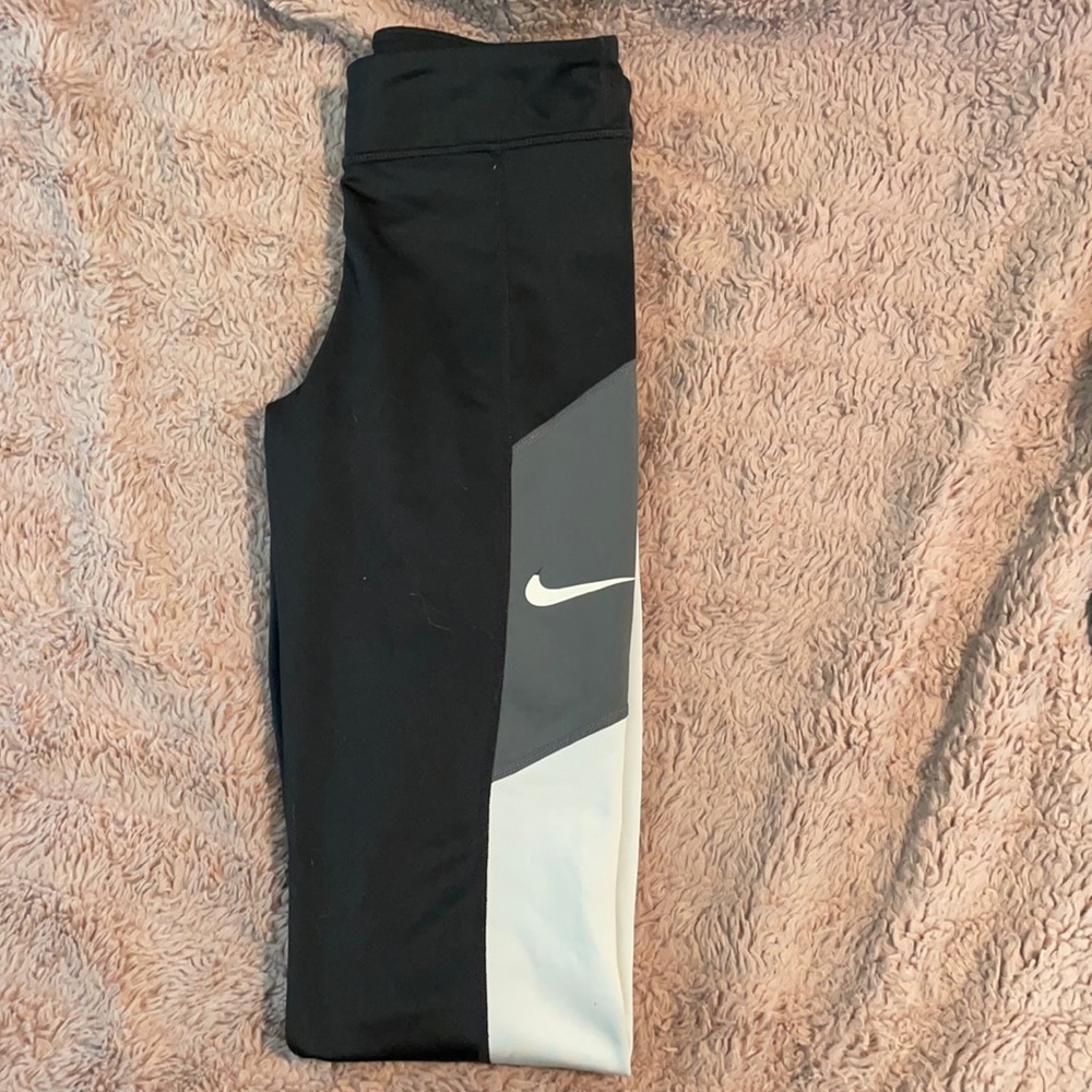 Black Nike leggings